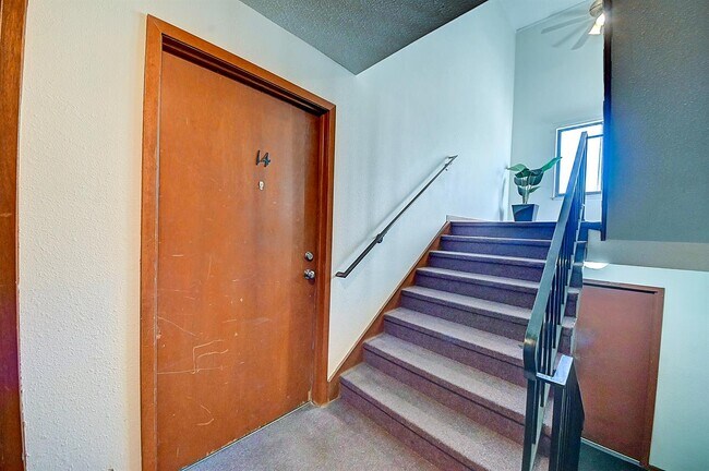 Building Photo - 1215 Oakland Rd NE