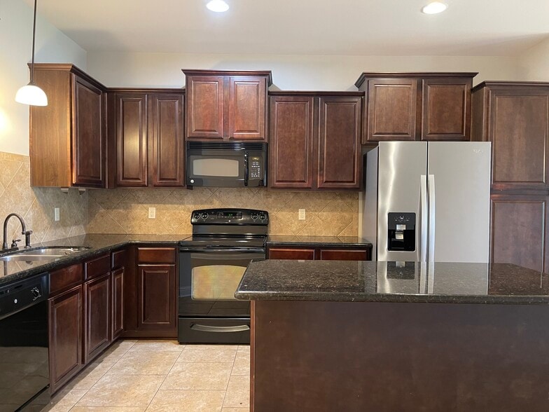 Building Photo - 4422 Bay View Dr