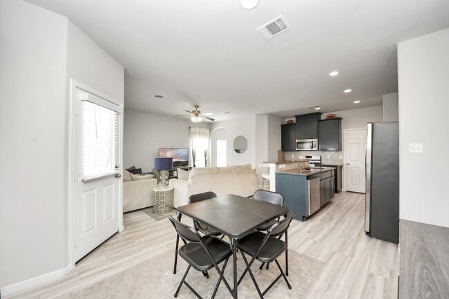 Building Photo - 13323 Colina Mdws Ln