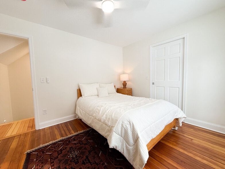 Building Photo - 602 Grove St