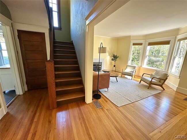 Building Photo - 608 Ackerman Ave