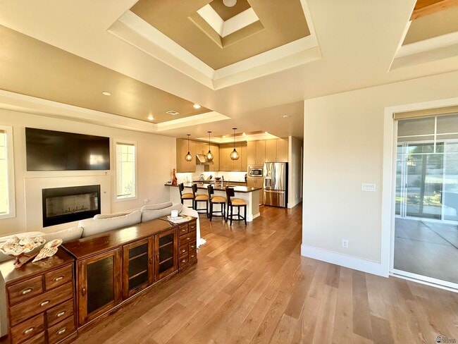 Building Photo - 1330 W Ridgeview Dr