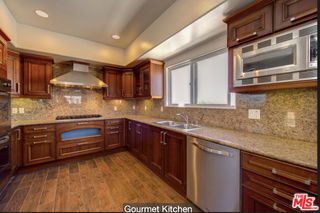 Building Photo - 11547 Rochester Ave