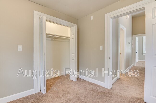 Building Photo - 515 3rd St