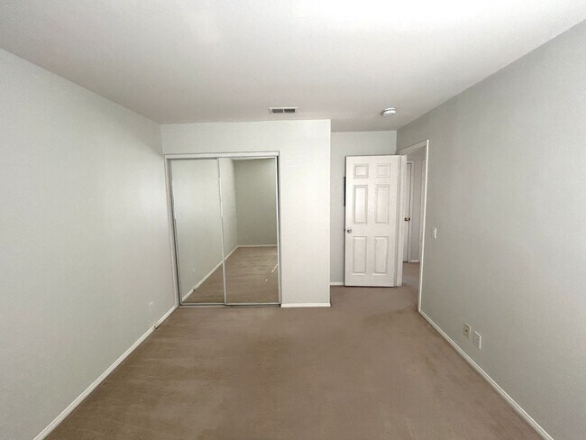 Building Photo - Sunflower Unit A  Glendora, Ca 91740 (3 Bed, 2.5 Bath)