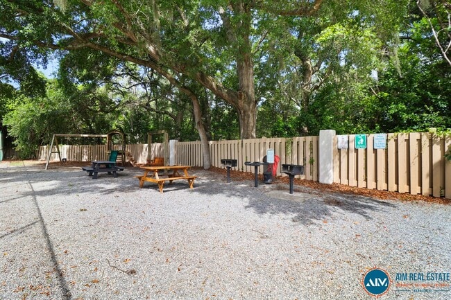Building Photo - Move-In Ready 2 Bedroom Condo – Steps from...