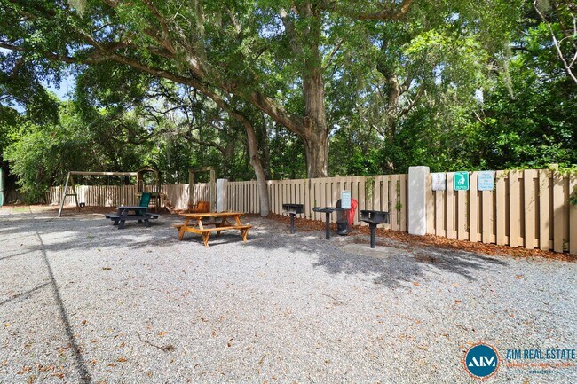 Building Photo - Move-In Ready 2 Bedroom Condo – Steps from Port Royal Sound - Available Now!