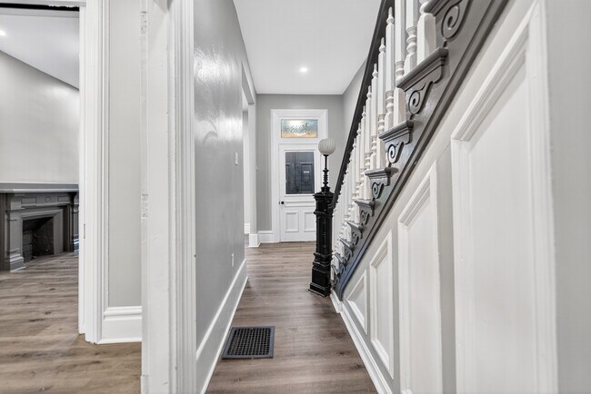 Building Photo - 517 Armandale St