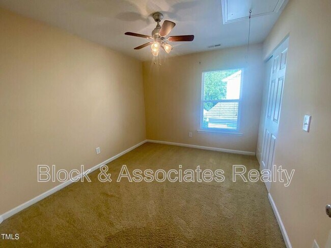 Building Photo - 804 Roni Ct
