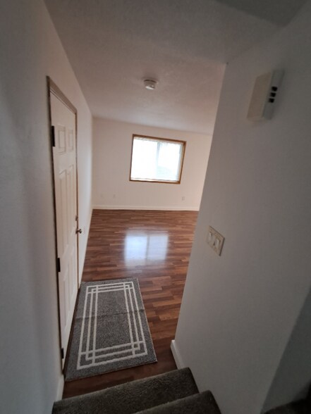 Building Photo - 806 SE 153rd Ave