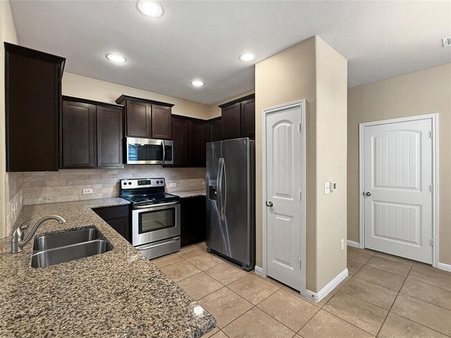Building Photo - 205 Cane River Rd