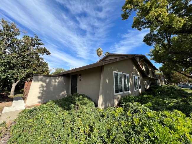Primary Photo - Upgraded 2 Bedroom Condo!!