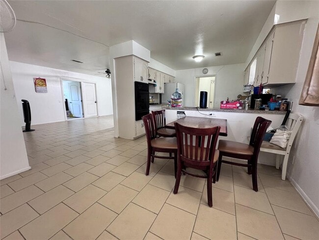 Building Photo - 12022 Moonmist Dr