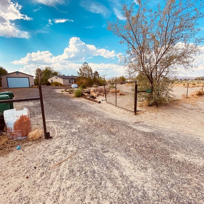 Building Photo - Move to the country! Ready for Horses and ...