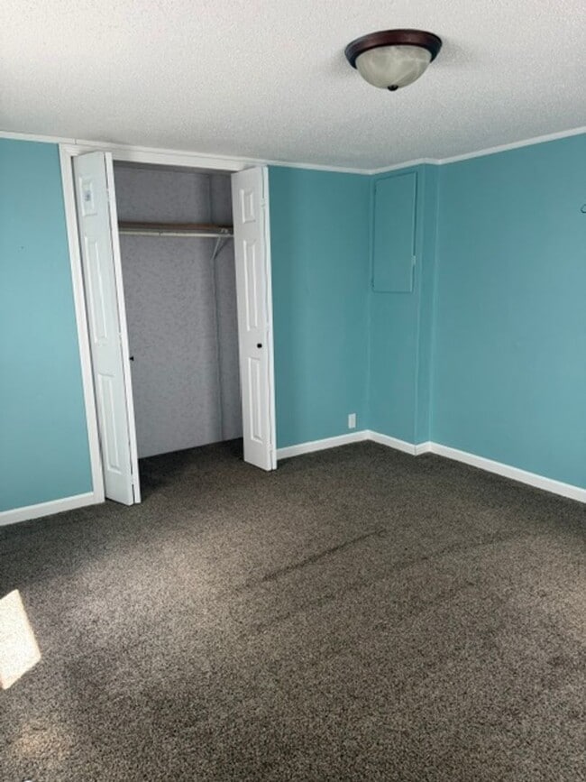 Building Photo - 2 Bedroom, 1 Bathroom Manufactured Home