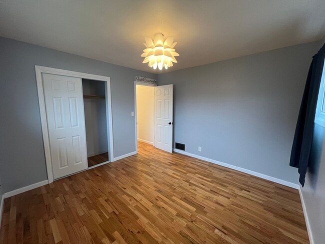Building Photo - Spacious 4 Bedroom, 2 Bathroom Home on the...