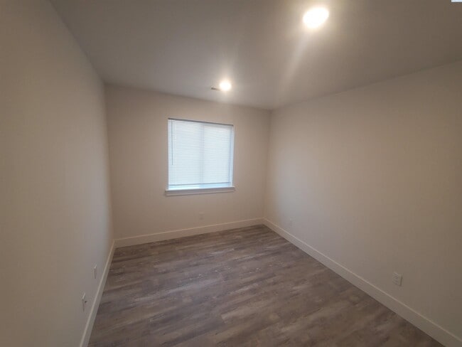 Building Photo - New duplex for rent