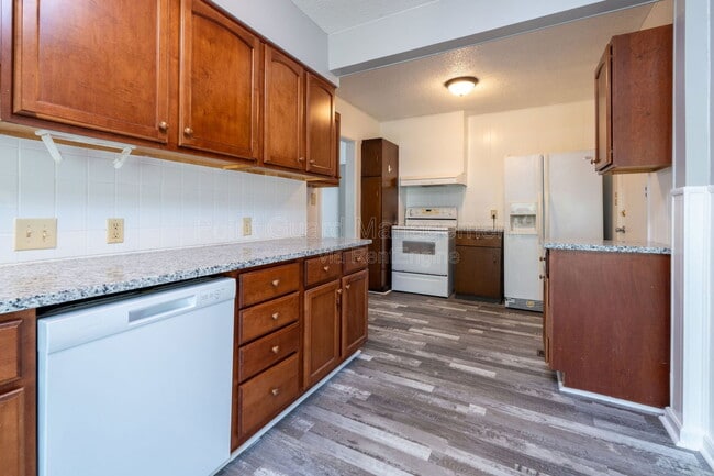 Building Photo - 4722 E Elm St