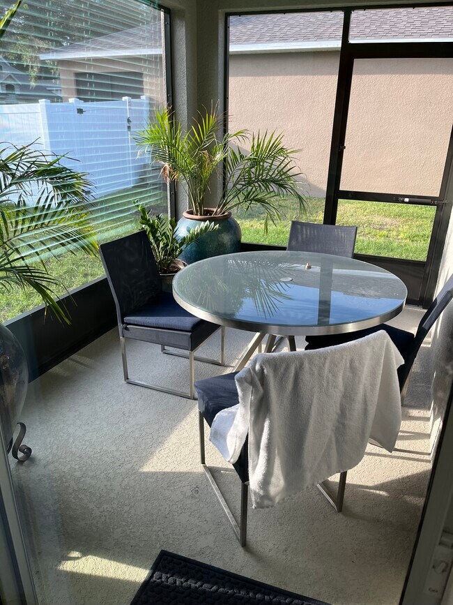 Building Photo - 2917 Canary Ln