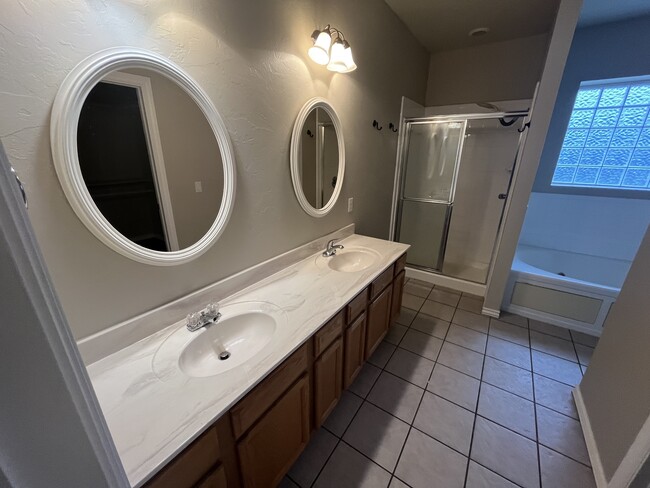 Building Photo - 2321 SW 94th St