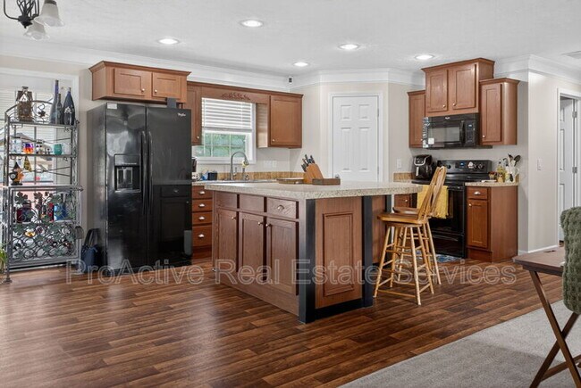 Building Photo - 1053 Pitchkettle Rd