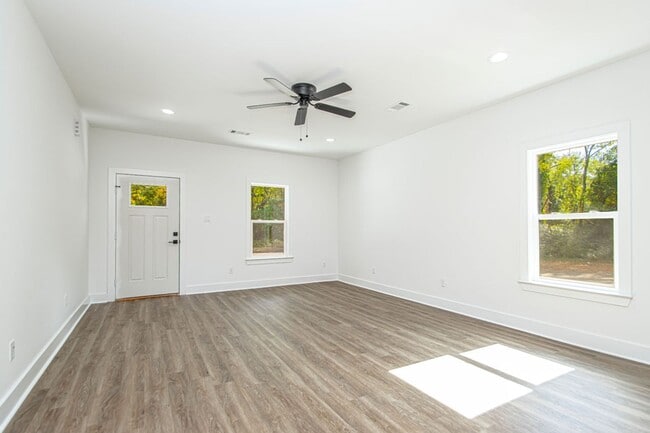 Building Photo - Move-In Ready New Construction Near Downtown & Hospitals!