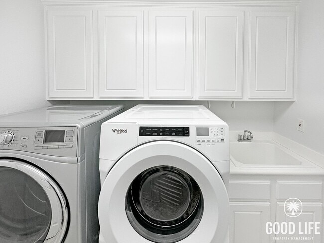 Building Photo - Stylish 2-Bed 2-Bth Home in Irvine with Pool, Jacuzzi, Basketball Court, Balcony & 2 Car Attached...