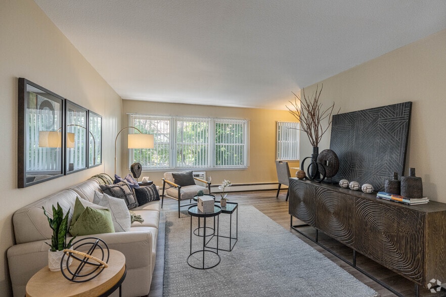 2BR,1BA - 900SF - Living Room - Colonial Terrace Apartments