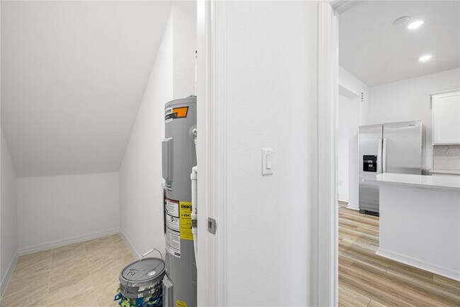 Building Photo - 4577 ORCHARD VIEW Aly