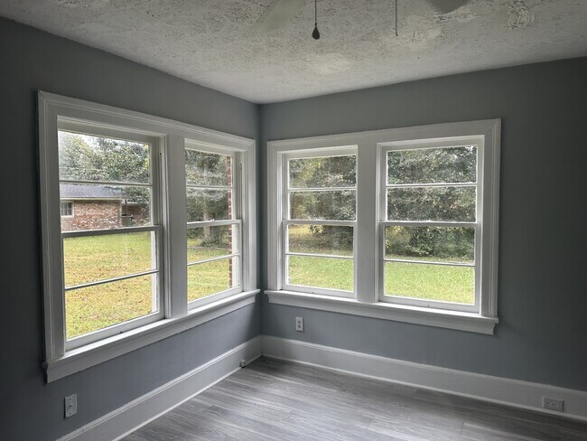 Building Photo - 129 Cox Cir