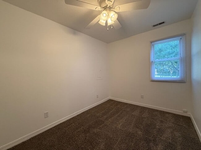 Building Photo - Renovated Single Family Home!
