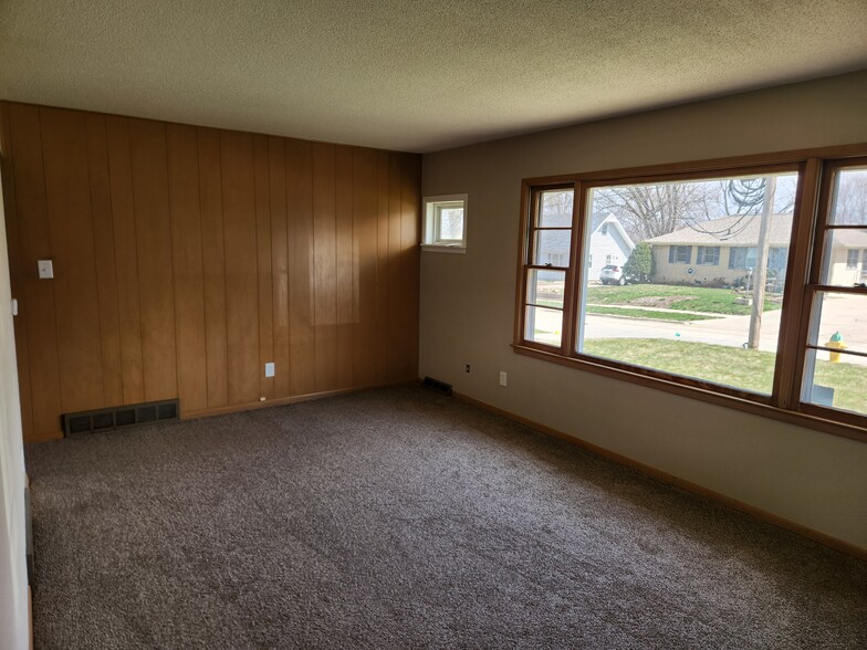 Living room - 4044 52nd St