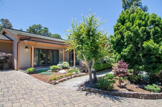 Building Photo - Beautifully Updated Private Guest House wi...