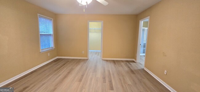 Building Photo - 11 Brookview Dr