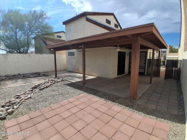 Building Photo - 4813 W Doria Dr