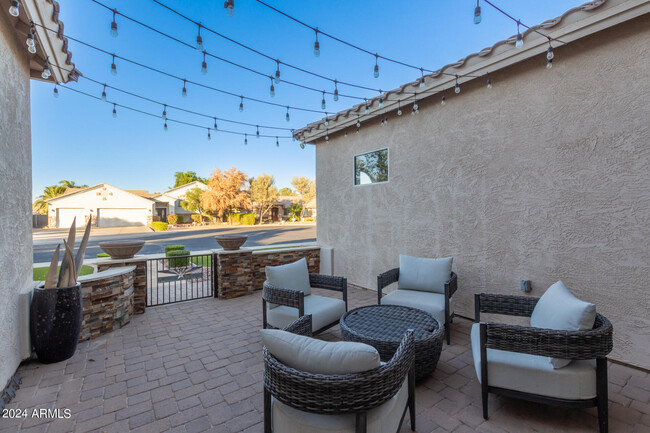 Building Photo - 20475 E Palomino Dr