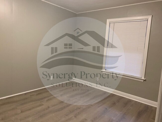 Building Photo - 560 W Townview Cir