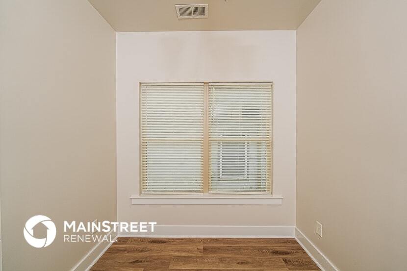 Building Photo - 890 Maple Trce