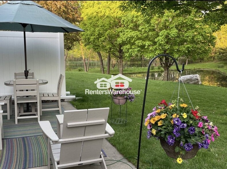 Building Photo - 10845 Lexington Dr