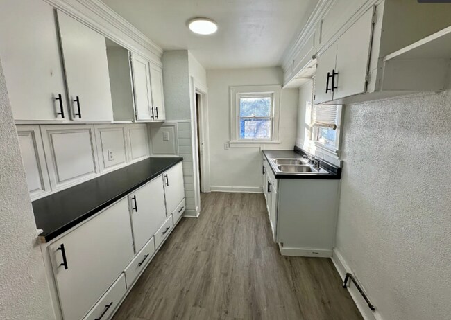 Building Photo - Charming 2-Bedroom Apartment in a Classic Two-Family Home