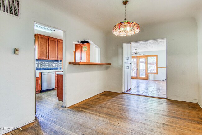Building Photo - 801 McKelligon Dr