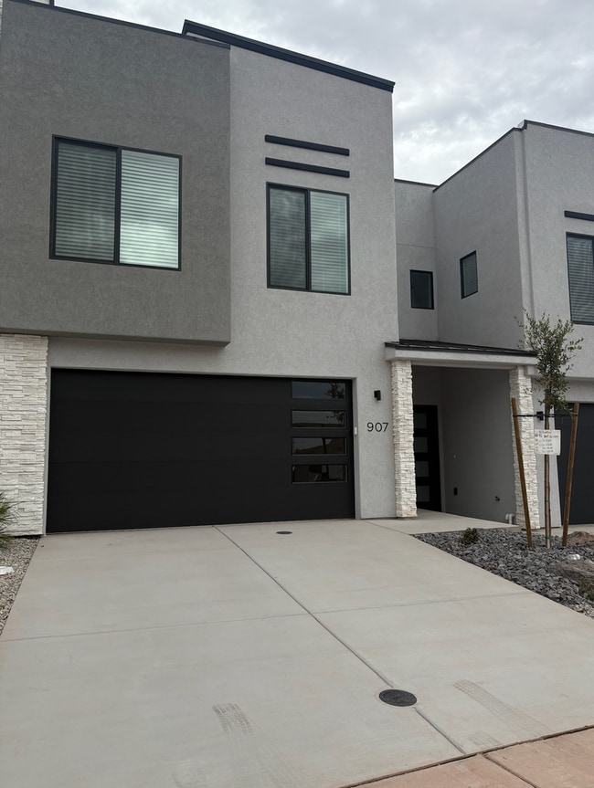 Building Photo - Brand New Townhome – Internet Included
