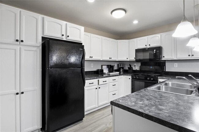 Building Photo - 401 Wynnes Ridge Cir SE