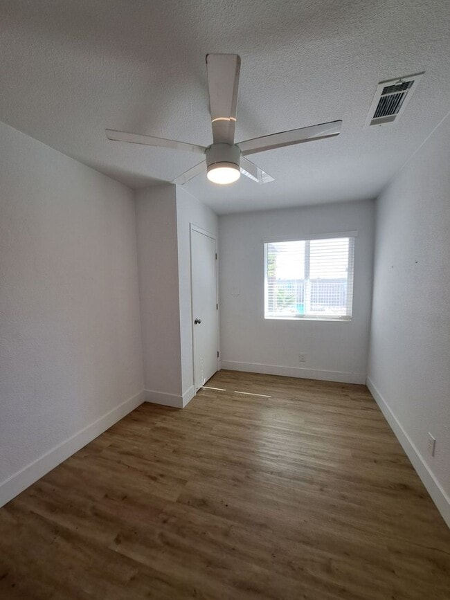 Building Photo - Beautiful 6-Bedroom Home with Pool & Outdo...