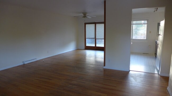 Building Photo - 560 S 40th St