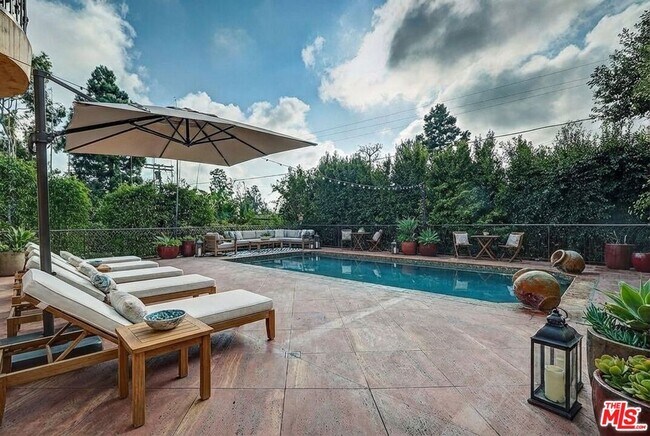 Building Photo - 209 S Anita Ave