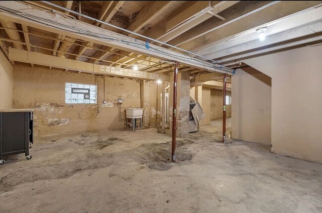 Building Photo - 722 E 91st Pl