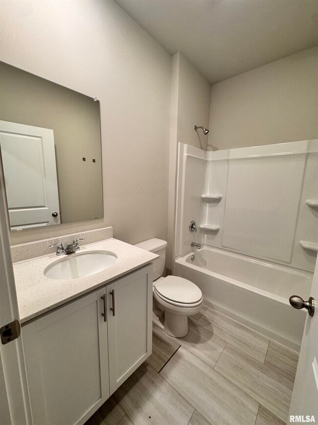 Building Photo - 709 E Bear Dr