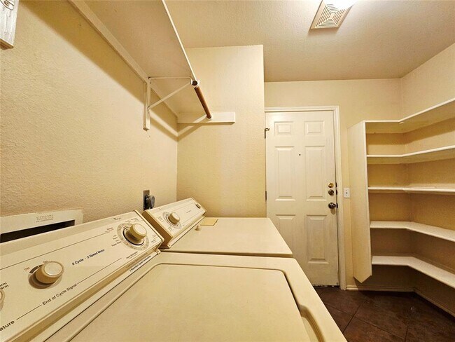 Building Photo - 8102 Lerwick Ln