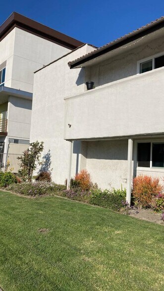 Building Photo - 7471 Artesia Blvd